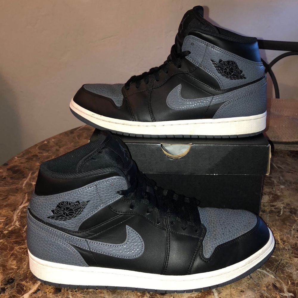 Air Jordan 1 MID